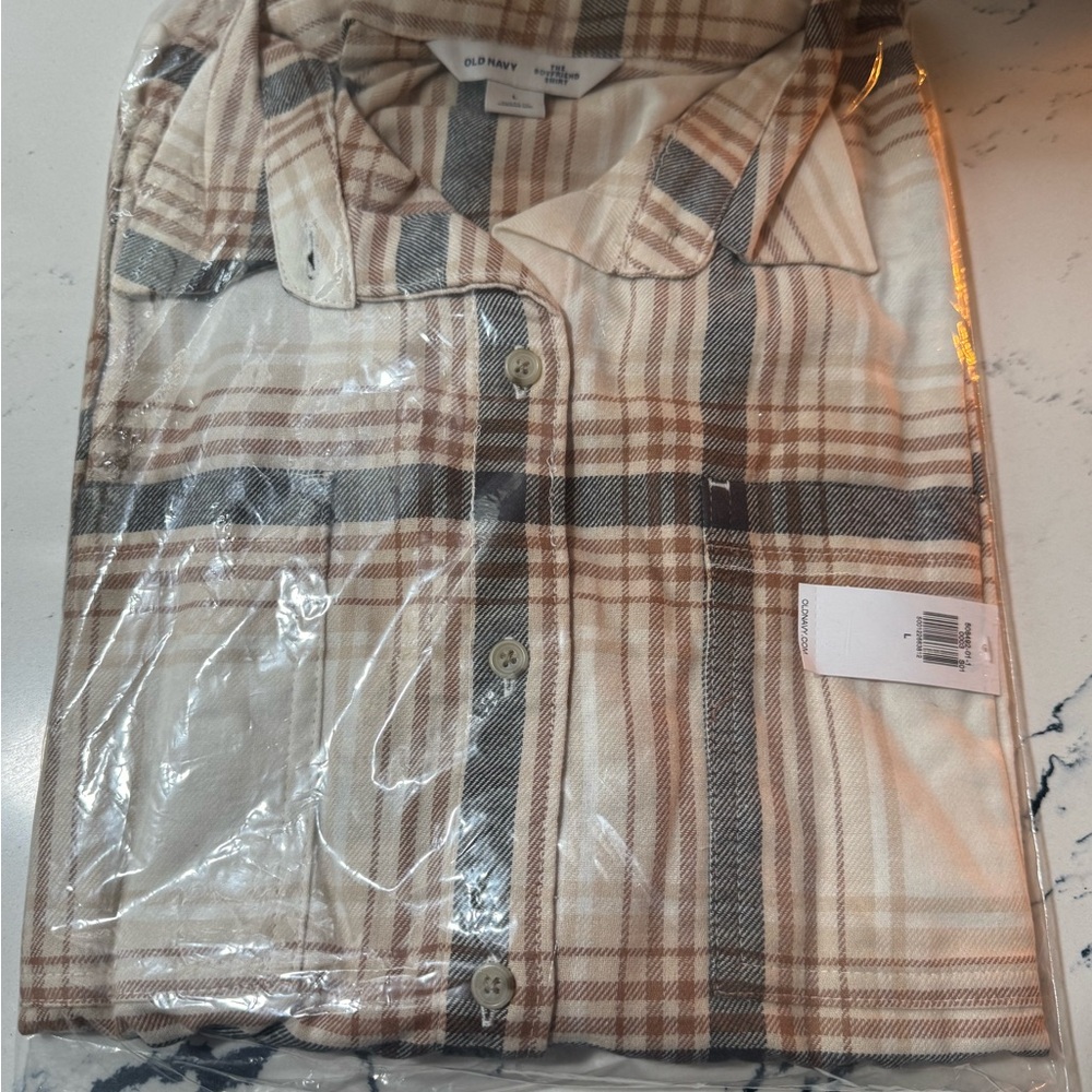 Old Navy The Boyfriend Shirt,  Plaid Button-Down Shirt - Cream and Brown‎ - Picture 4 of 5
